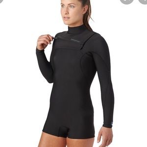 Patagonia R1 front zip surf suit - size 6 (black)